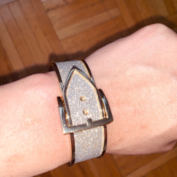 Bracelets - Picture 3 of 6